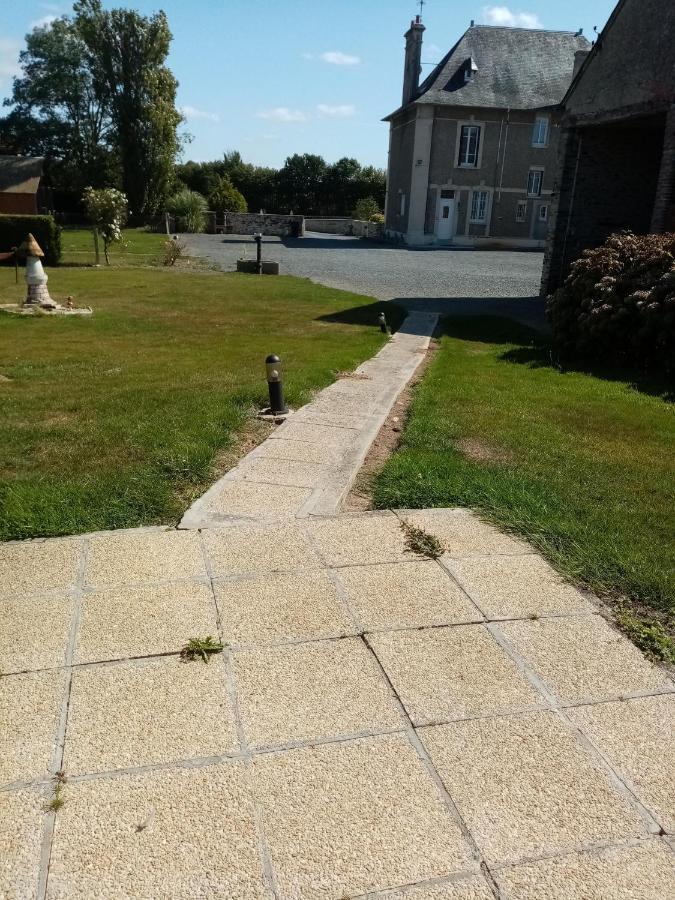 La Petite Boulangerie, chambre d'hôtes indépendante Vaubadon Esterno foto