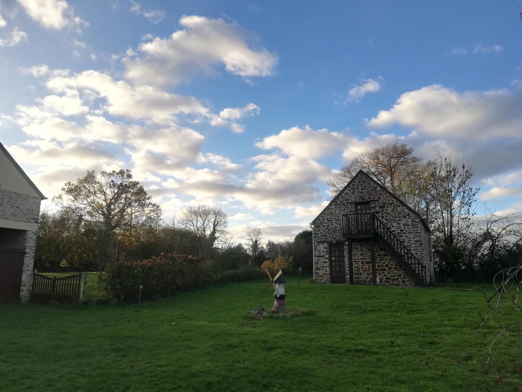 La Petite Boulangerie, chambre d'hôtes indépendante Vaubadon Esterno foto